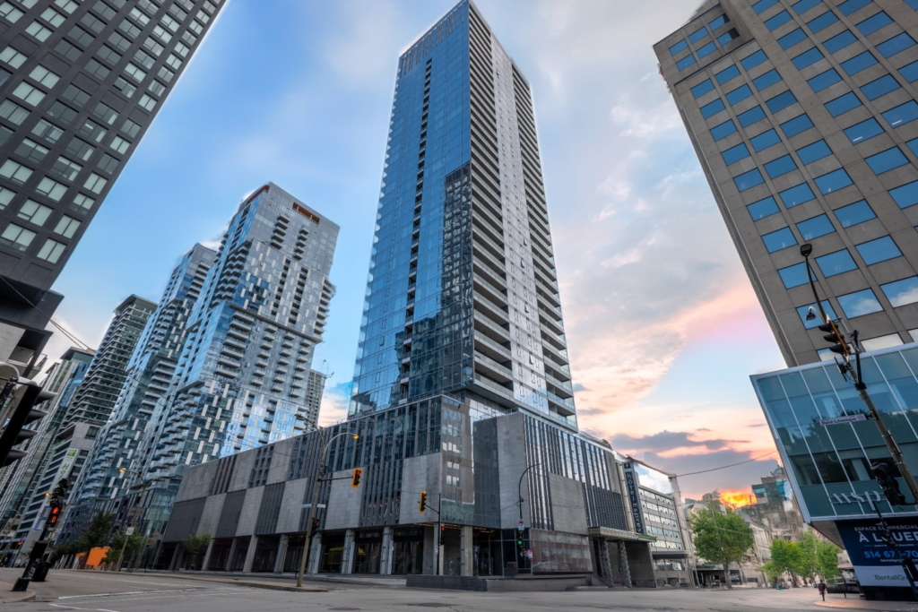 High rise rental condo in Ville-Marie