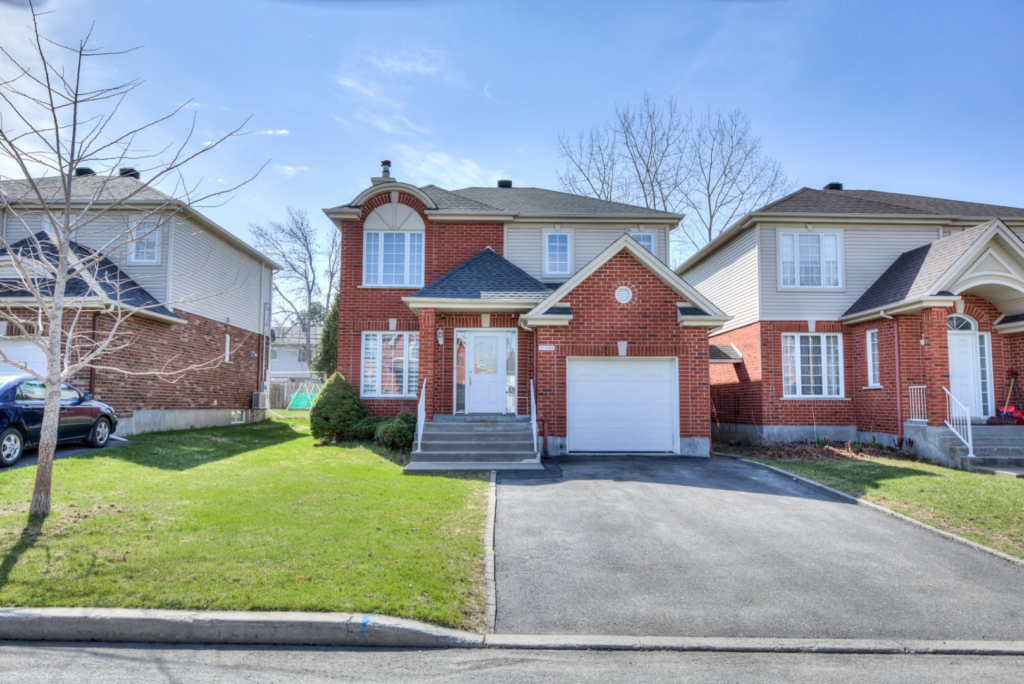 Two-Storey House in Quebec