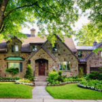 Image of a A luxury house in the neighbourhood of Mont Royal.