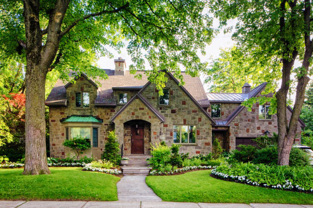 Image of a A luxury house in the neighbourhood of Mont Royal.